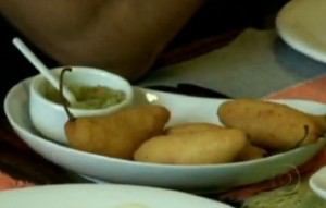 Pimenta-dedo-de-moça-recheada-empanada Pimenta dedo de moça empanada recheada com rabada